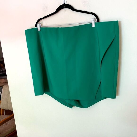 Torrid Women’s NWT’s Plus Size 3.5 Inch Pull-On High-Rise Asymmetrical Skort 5X - Picture 5 of 11